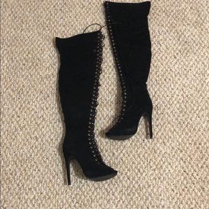 Sexy thigh high boots 😍😍😍